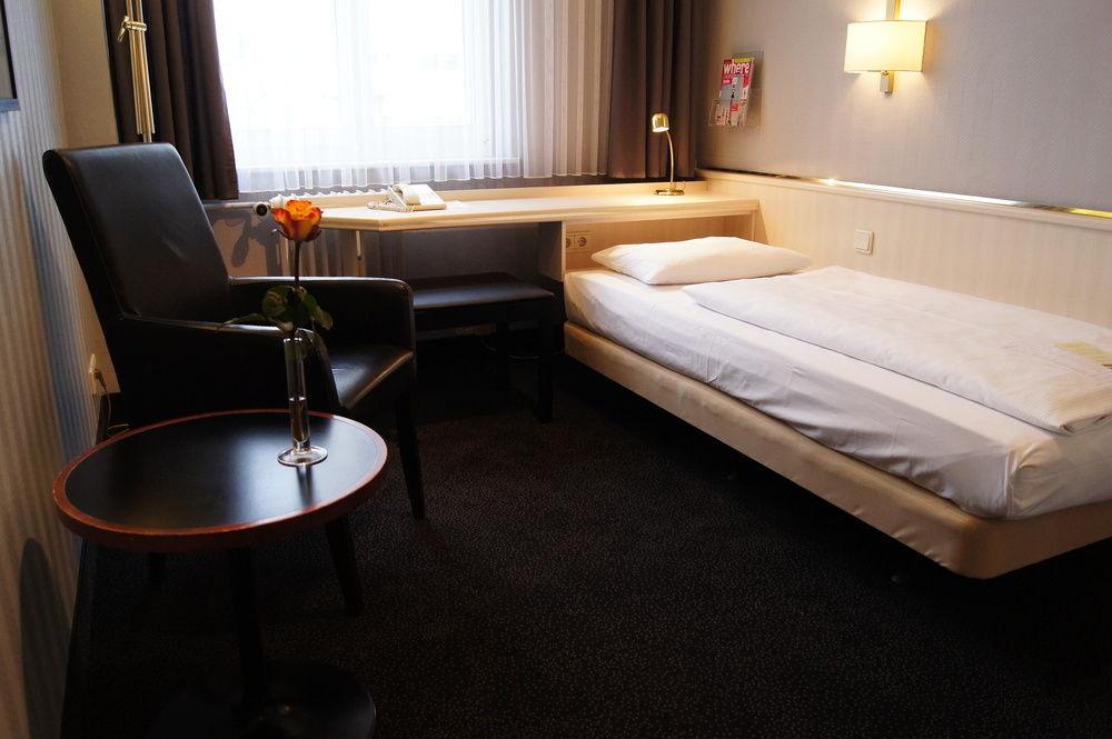 Berlin Plaza Hotel Am Kurfuerstendamm Bagian luar foto
