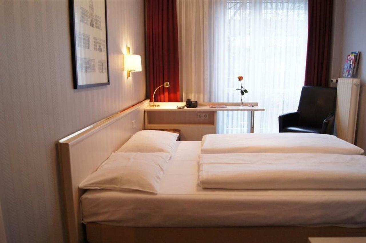 Berlin Plaza Hotel Am Kurfuerstendamm Bagian luar foto
