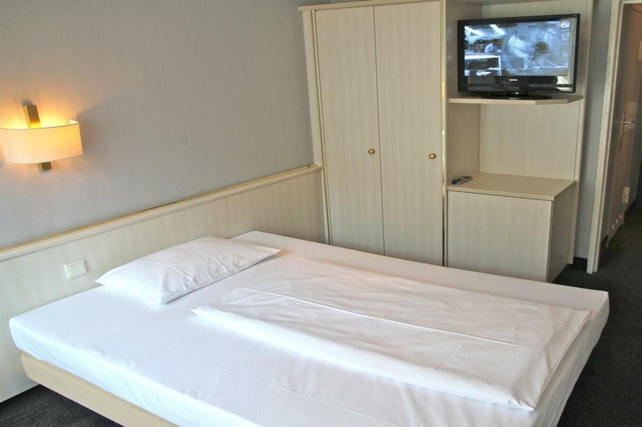 Berlin Plaza Hotel Am Kurfuerstendamm Bagian luar foto