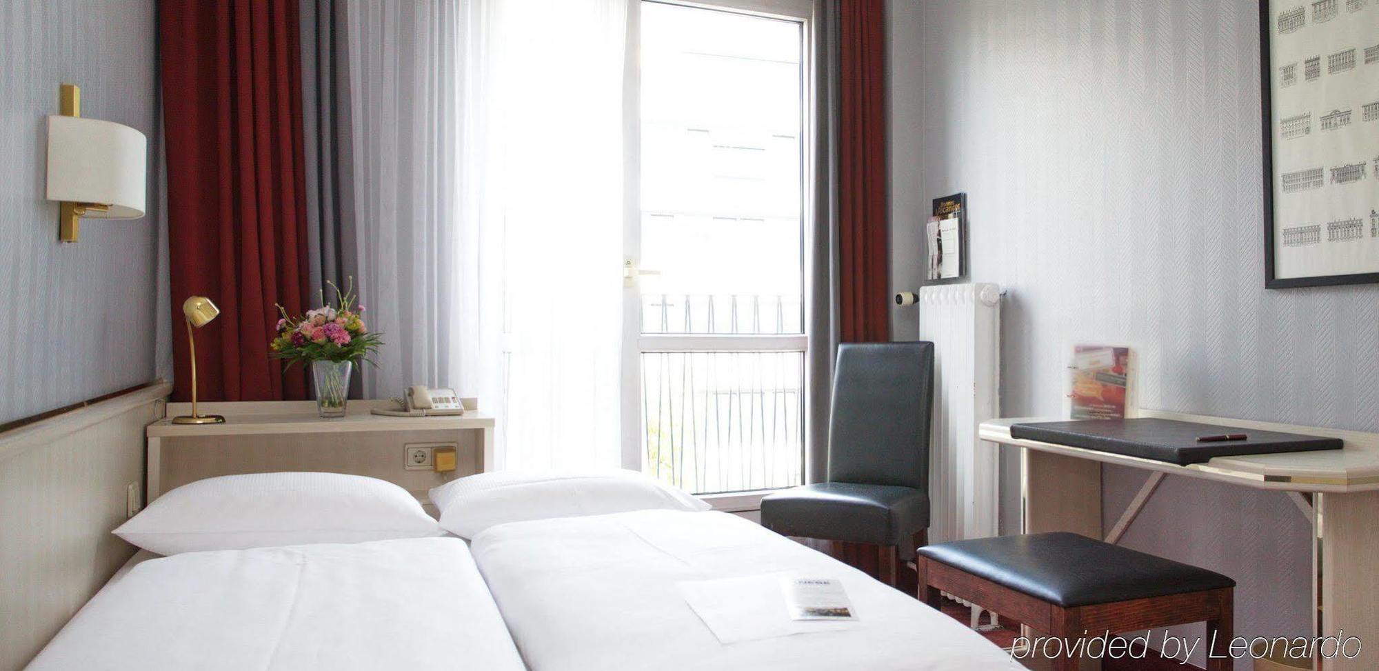 Berlin Plaza Hotel Am Kurfuerstendamm Bagian luar foto