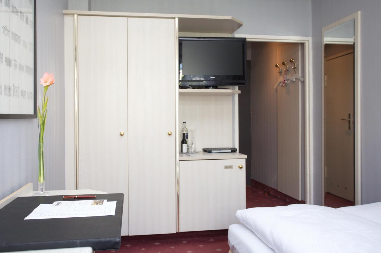 Berlin Plaza Hotel Am Kurfuerstendamm Bagian luar foto