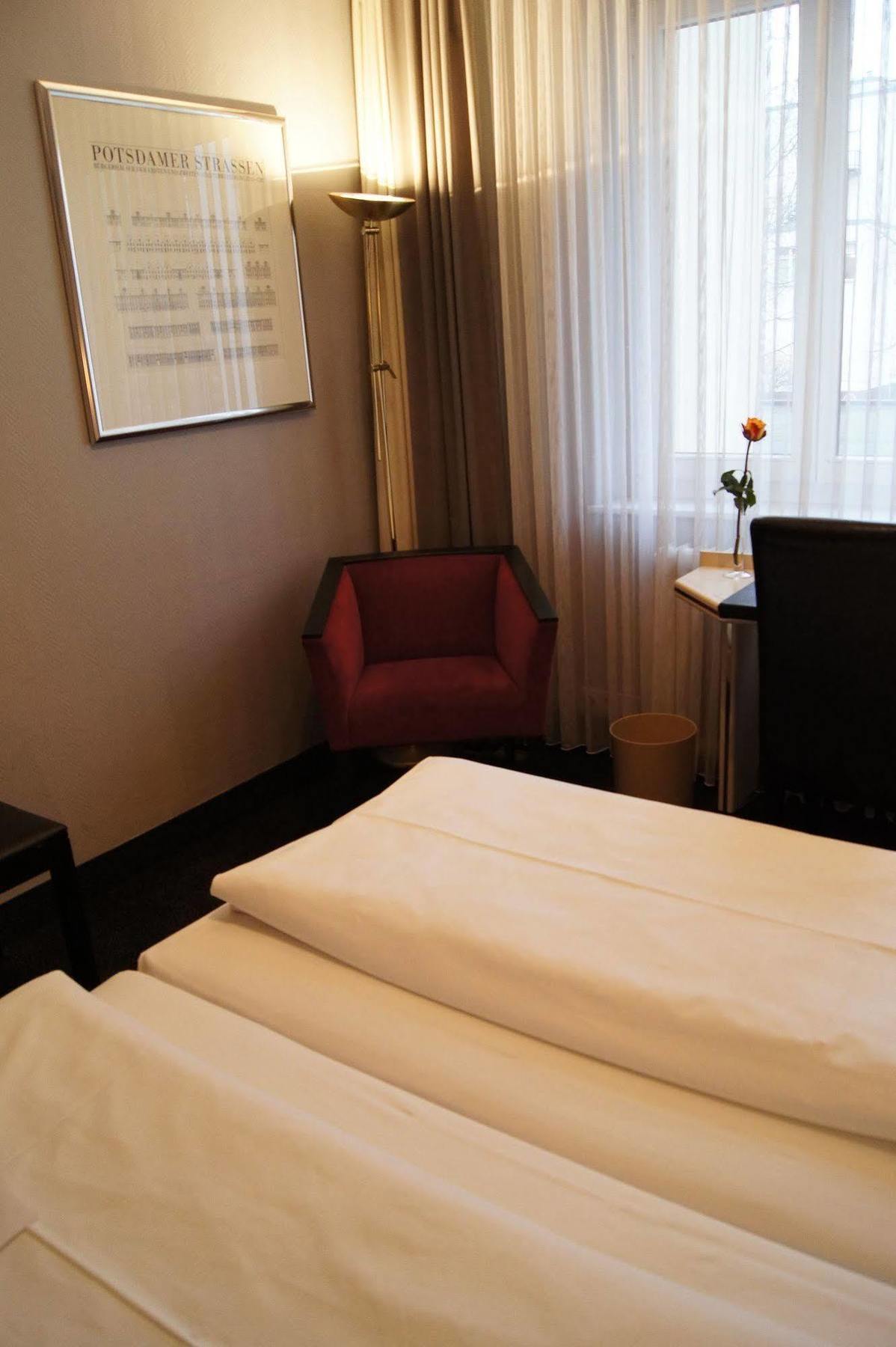 Berlin Plaza Hotel Am Kurfuerstendamm Bagian luar foto