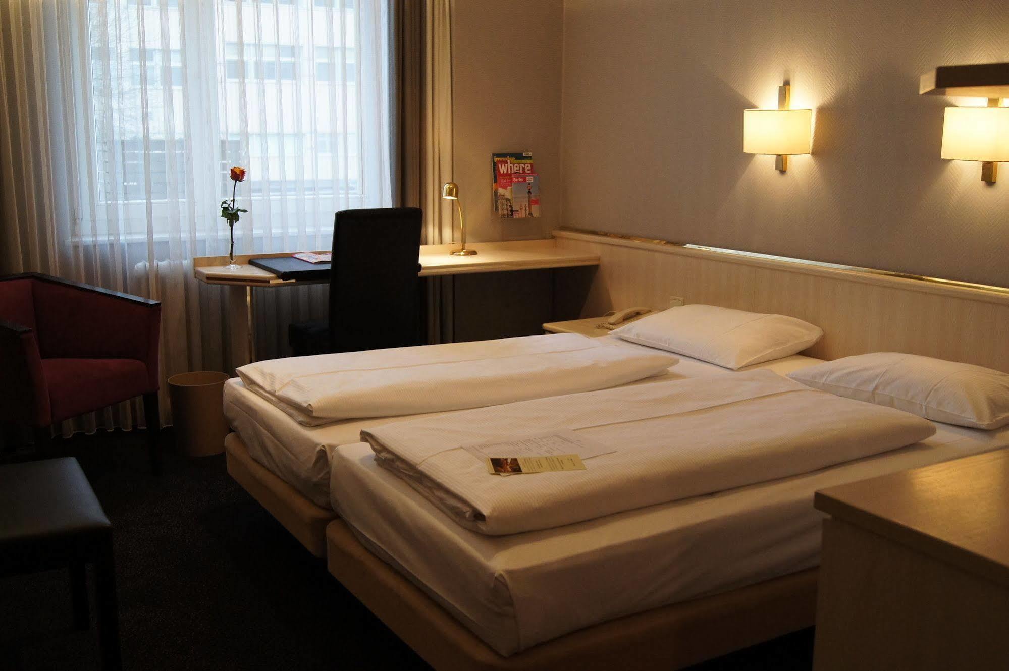 Berlin Plaza Hotel Am Kurfuerstendamm Bagian luar foto