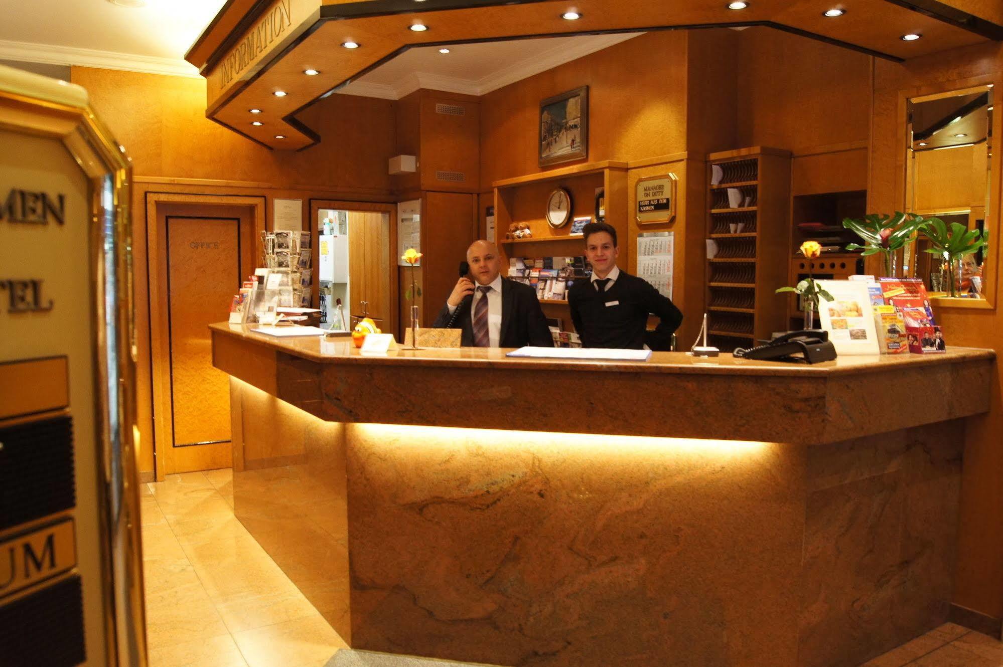 Berlin Plaza Hotel Am Kurfuerstendamm Bagian luar foto