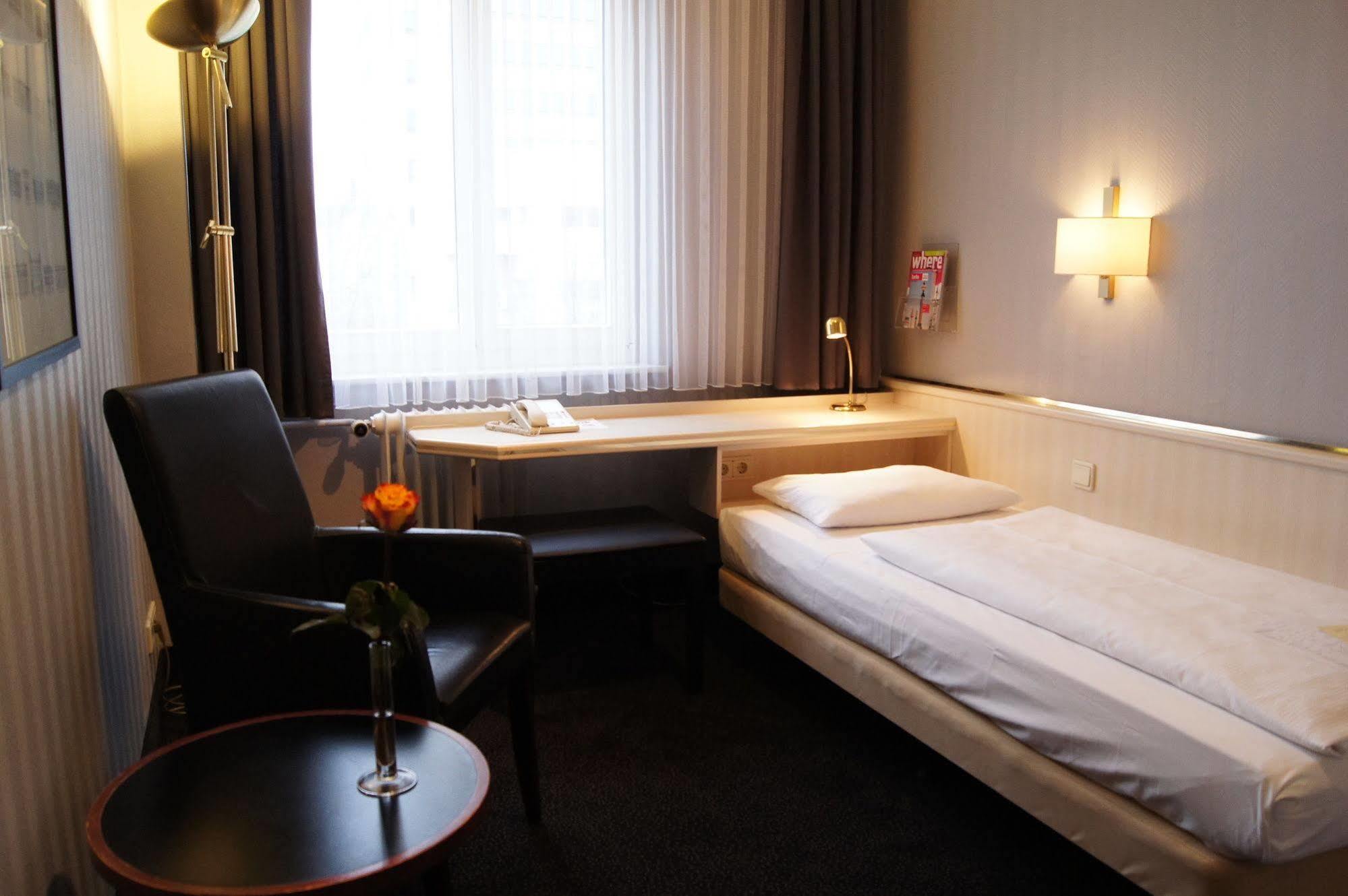 Berlin Plaza Hotel Am Kurfuerstendamm Bagian luar foto